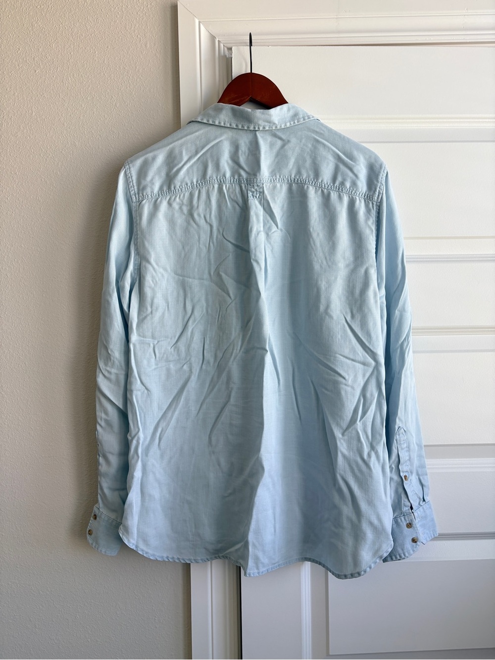 American Eagle XL Outfitters Light Blue denim Chambray Button-Down Shirt - Picture 5 of 7